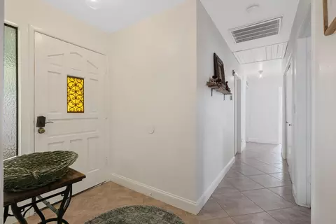 Entry Way - 520 Crane Ave, Exeter, CA 93221 photo 3 of 4