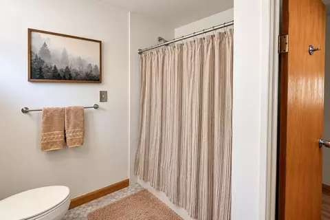 Bath - 427 Sutherland Dr, Springville, CA 93265 photo 2 of 4