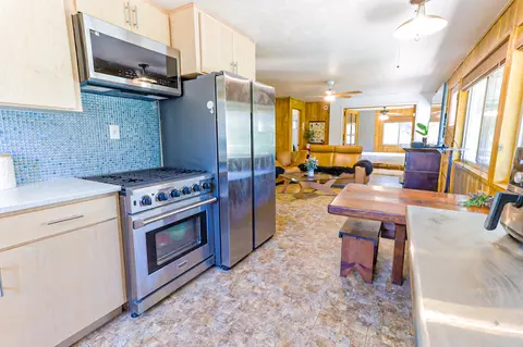 Kitchen - 427 Sutherland Dr, Springville, CA 93265 photo 2 of 4