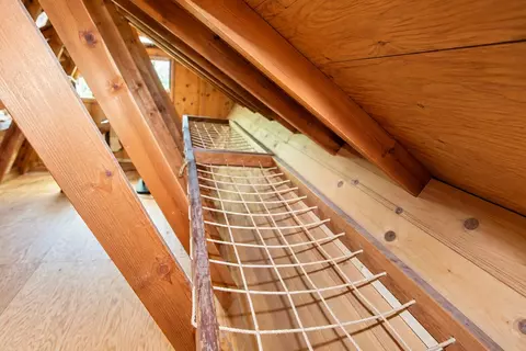 Entry Way - 427 Sutherland Dr, Springville, CA 93265 photo 2 of 3