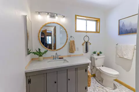 Bath - 427 Sutherland Dr, Springville, CA 93265 photo 1 of 4