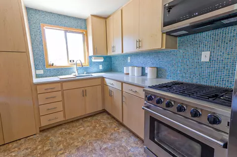 Kitchen - 427 Sutherland Dr, Springville, CA 93265 photo 4 of 4