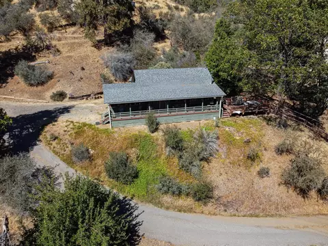 Exterior - 427 Sutherland Dr, Springville, CA 93265 photo 3 of 3
