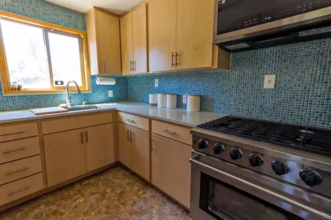 Kitchen - 427 Sutherland Dr, Springville, CA 93265 photo 3 of 4