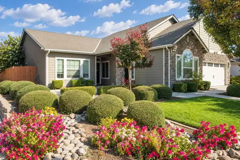 2548 N Chinowth St, Visalia, CA 93291