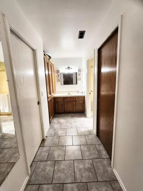 4235 W Mission Ct, Visalia, CA 93277