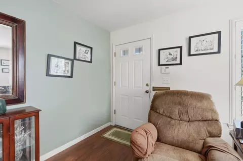 Entry Way - 403 Elm St, Hanford, CA 93230 photo 1 of 6