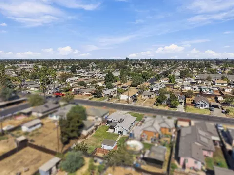 View/Area - 403 Elm St, Hanford, CA 93230 photo 8 of 9