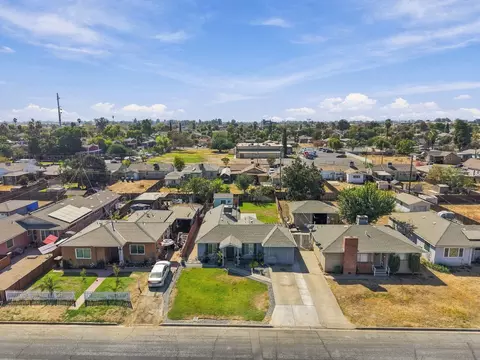 View/Area - 403 Elm St, Hanford, CA 93230 photo 1 of 9