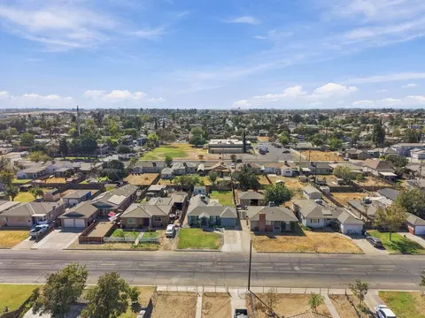 View/Area - 403 Elm St, Hanford, CA 93230 photo 5 of 9