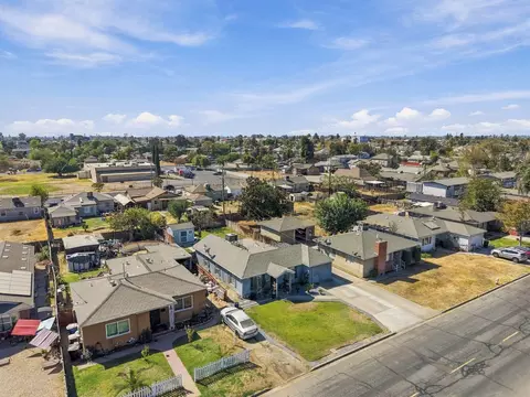View/Area - 403 Elm St, Hanford, CA 93230 photo 2 of 9