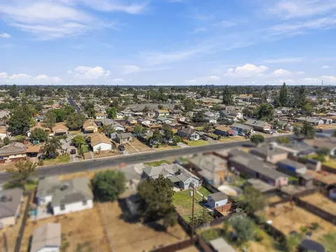 View/Area - 403 Elm St, Hanford, CA 93230 photo 7 of 9