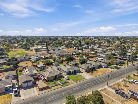 View/Area - 403 Elm St, Hanford, CA 93230 photo 4 of 9