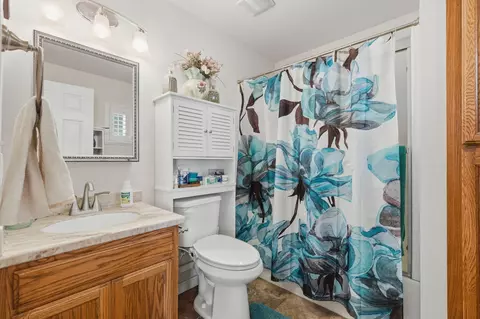Bath - 403 Elm St, Hanford, CA 93230 photo 1 of 2
