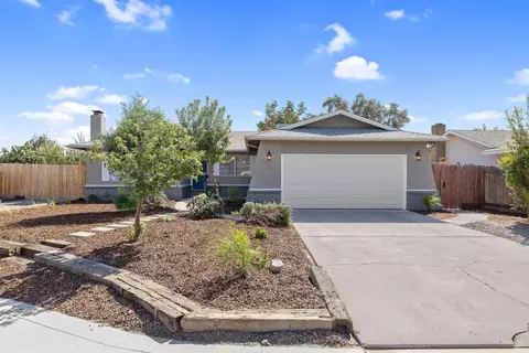 2635 W Monte Vista Ave, Visalia, CA 93277