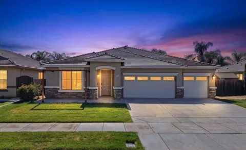 3105 W Perez Ave, Visalia, CA 93291