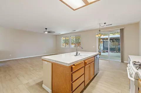 Living - 1663 Port Ct, Tulare, CA 93274 photo 7 of 8
