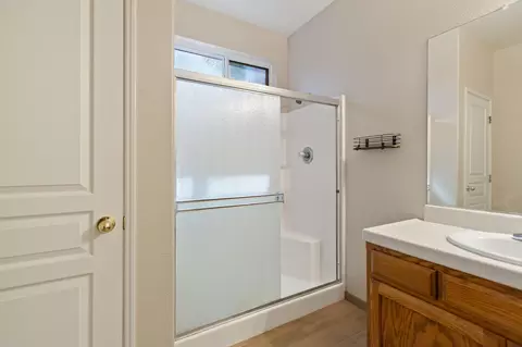 Bath - 1663 Port Ct, Tulare, CA 93274 photo 1 of 3