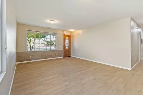 Living - 1663 Port Ct, Tulare, CA 93274 photo 2 of 8