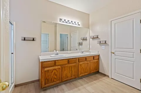 Entry Way - 1663 Port Ct, Tulare, CA 93274 photo 6 of 7