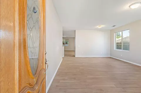 Entry Way - 1663 Port Ct, Tulare, CA 93274 photo 1 of 7