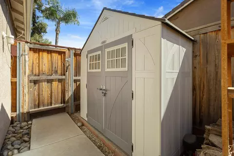 Exterior - 1663 Port Ct, Tulare, CA 93274 photo 9 of 9