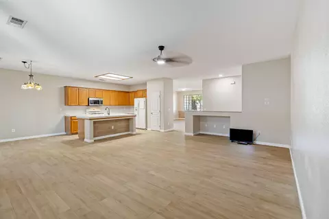 Living - 1663 Port Ct, Tulare, CA 93274 photo 5 of 8