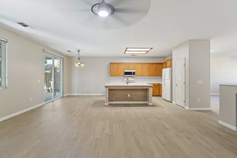 Living - 1663 Port Ct, Tulare, CA 93274 photo 6 of 8