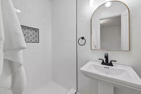 Bath - 301 Lenox Ave, Exeter, CA 93221 photo 4 of 4