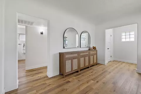 Entry Way - 301 Lenox Ave, Exeter, CA 93221 photo 2 of 5