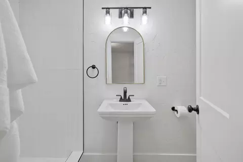 Bath - 301 Lenox Ave, Exeter, CA 93221 photo 3 of 4