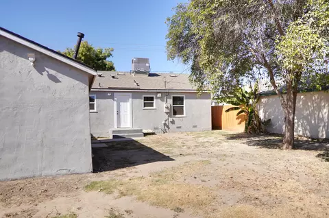 Exterior - 848 N E St, Tulare, CA 93274 photo 6 of 8