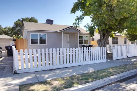Exterior - 848 N E St, Tulare, CA 93274 photo 2 of 8