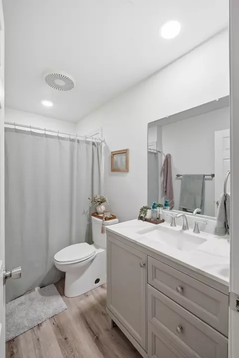 Bath - 1458 Mary Ct, Exeter, CA 93221 photo 2 of 4