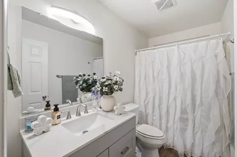 Bath - 1458 Mary Ct, Exeter, CA 93221 photo 1 of 4