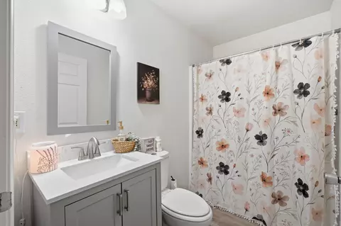 Bath - 1458 Mary Ct, Exeter, CA 93221 photo 4 of 4