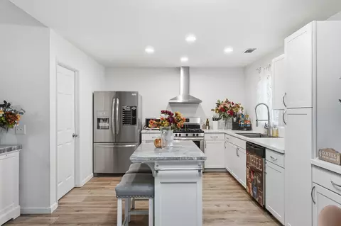 Kitchen - 1458 Mary Ct, Exeter, CA 93221 photo 5 of 6