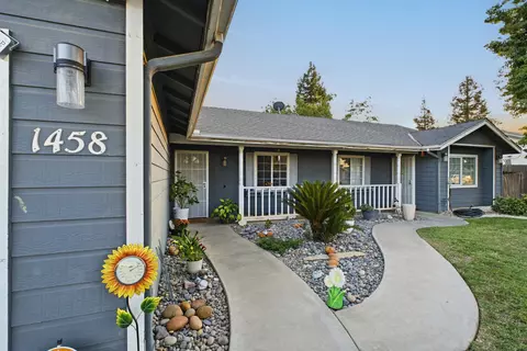 Exterior - 1458 Mary Ct, Exeter, CA 93221 photo 3 of 12