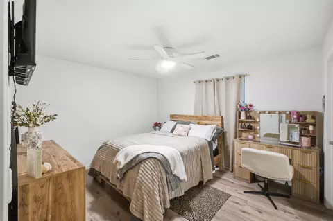 Bedroom - 1458 Mary Ct, Exeter, CA 93221 photo 4 of 8