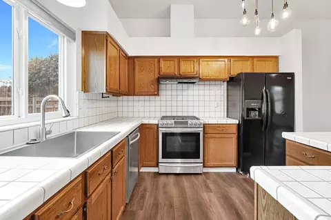 Kitchen - 1350 Pine Dr, Lemoore, CA 93245 photo 4 of 5
