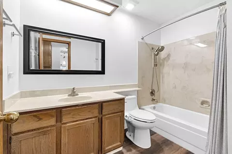 Bath - 1350 Pine Dr, Lemoore, CA 93245 photo 1 of 3