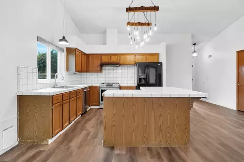Kitchen - 1350 Pine Dr, Lemoore, CA 93245 photo 2 of 5