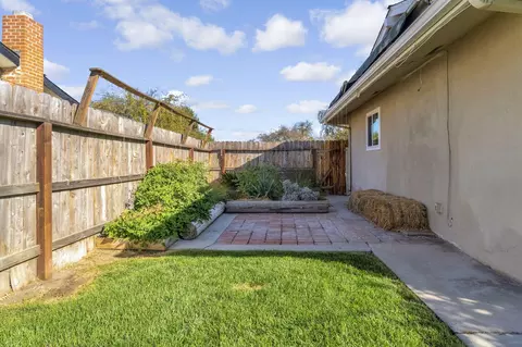 Exterior - 175 E Birch Ave, Hanford, CA 93230 photo 9 of 9
