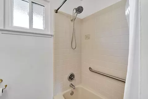 Bath - 175 E Birch Ave, Hanford, CA 93230 photo 2 of 4