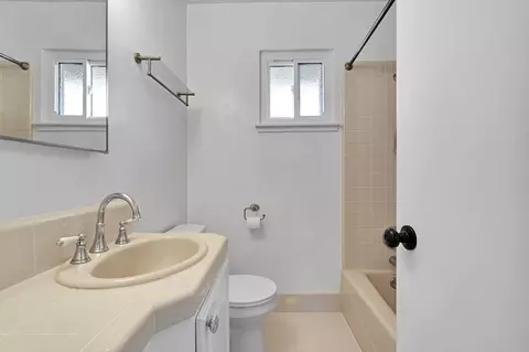 Bath - 175 E Birch Ave, Hanford, CA 93230 photo 1 of 4