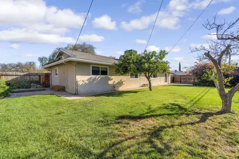 Exterior - 175 E Birch Ave, Hanford, CA 93230 photo 8 of 9