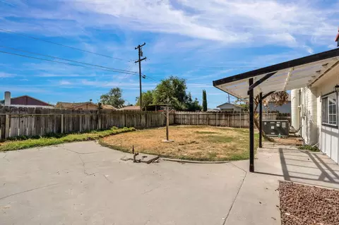 Exterior - 333 Oleander Ave, Lemoore, CA 93245 photo 4 of 7