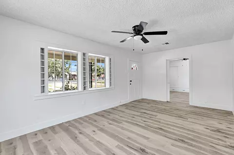 Living - 333 Oleander Ave, Lemoore, CA 93245 photo 4 of 10