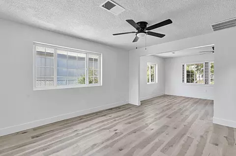 Living - 333 Oleander Ave, Lemoore, CA 93245 photo 7 of 10