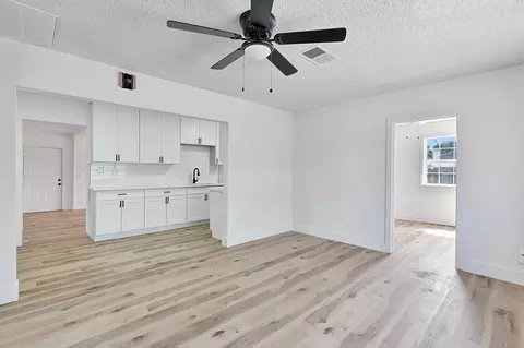 Living - 333 Oleander Ave, Lemoore, CA 93245 photo 5 of 10